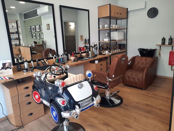 Dapper Barber κουρείο στη Δάφνη Dapper Barber κουρείο στη Δάφνη